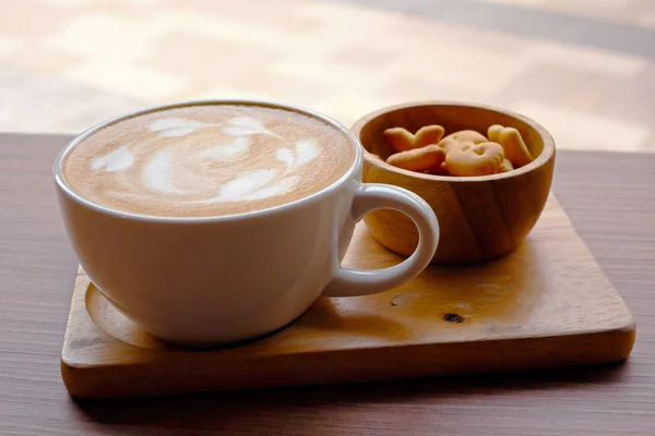 Heißer Kaffee Auf Einem Holztisch — Stockfoto