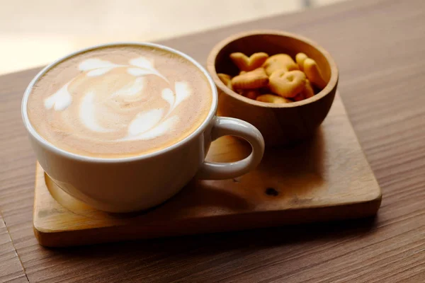 Café Caliente Sobre Una Mesa Madera —  Fotos de Stock