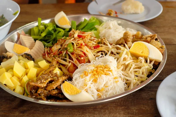 Som Tam Plate Wooden Table — Stock Photo, Image