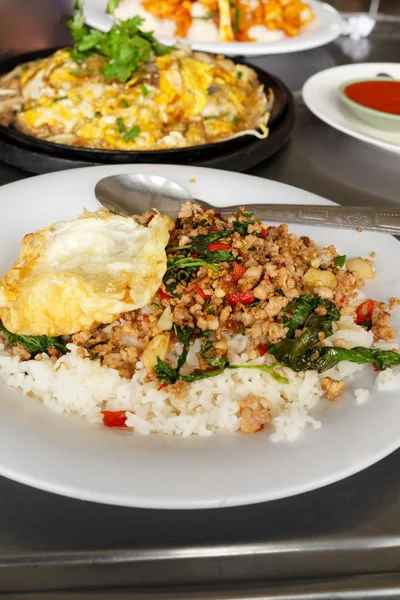 Rice Topped Stir Fried Minced Pork Basi — Stock Photo, Image