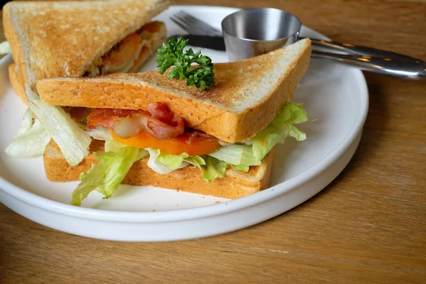 신선한 야채와 베이컨 샌드위치 — 스톡 사진