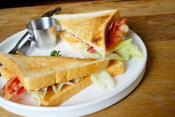Bacon Sandwich Świeżych Warzyw — Zdjęcie stockowe