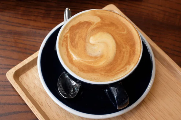 Heißer Latte Auf Dem Holztisch — Stockfoto