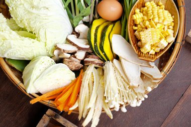 Taze sebze ve yumurta Tayland