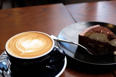 Ahşap arka plan ile kahve sanat