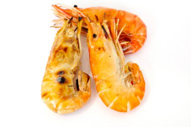 Beyaz arka plan üzerinde ızgara karides.