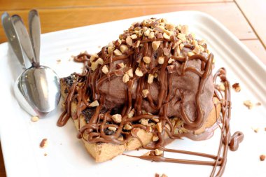 Çikolatalı dondurma tost