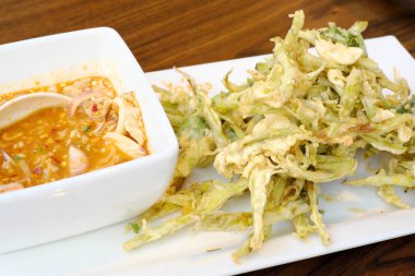 Tayland Baharatlı kızarmış sebze