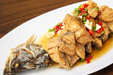 Balık kızartma biber ve taze sarımsak