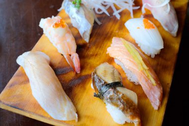 geleneksel Japon Suşi, görünümü kadar yakın