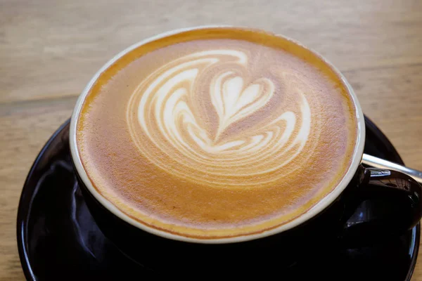 木材の背景にホット コーヒー — ストック写真