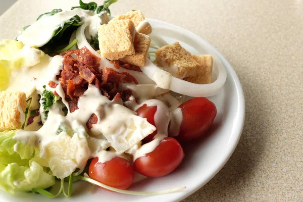 Salada Legumes Saudável Prato Branco — Fotografia de Stock