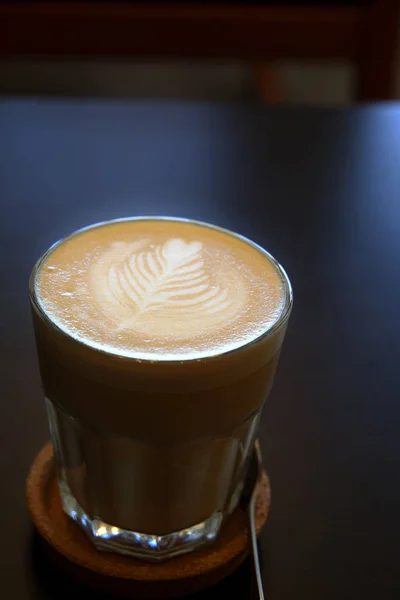カフェのラテアート フラット ホワイト コーヒー — ストック写真