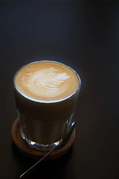 カフェのラテアート フラット ホワイト コーヒー — ストック写真
