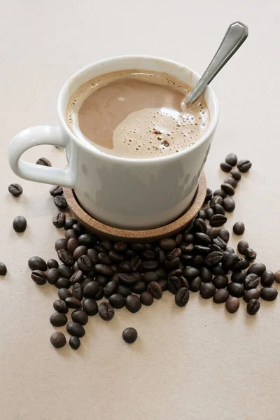 Filiżanka Kawy Ziarnem Kawy — Zdjęcie stockowe