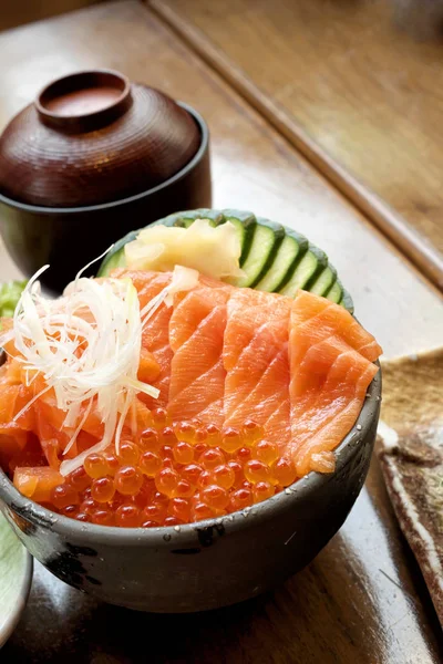 Mâncare Tradițională Japoneză Somon Caviar Castravete — Fotografie, imagine de stoc
