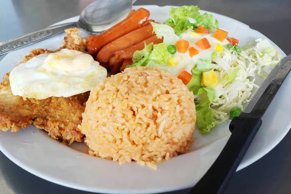 Amerikan tarzı kahvaltı seti, kızarmış pilav 