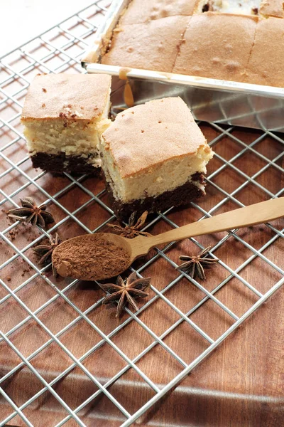 Bitar Smör Tårta Med Choklad — Stockfoto