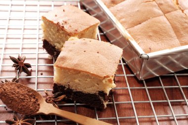 Tereyağı pasta çikolata parçaları.