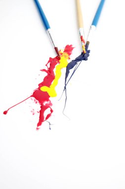 Beyaz arka plan üzerinde renkli boya splases soyut