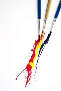 Beyaz arka plan üzerinde renkli boya splases soyut