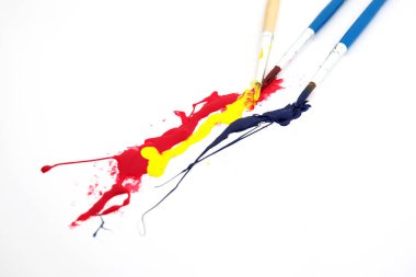 Beyaz arka plan üzerinde renkli boya splases soyut