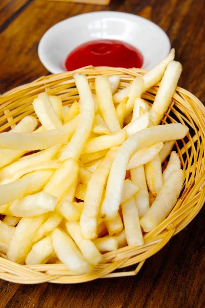 Patatine Fritte Con Ketchup Fondo Legno — Foto Stock