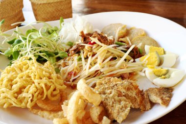 lezzetli papaya salatası plaka