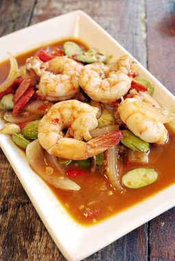 Koku fasulye ile karides, tavada kızartılmış Asya gıda