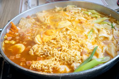 Kore güveç, görünümü kadar yakın