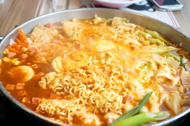 Kore güveç, görünümü kadar yakın