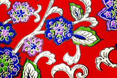 Sarmalayıcı üzerinde soyut çiçek desenli  