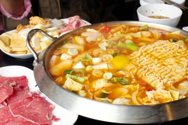 Kore güveç, görünümü kadar yakın