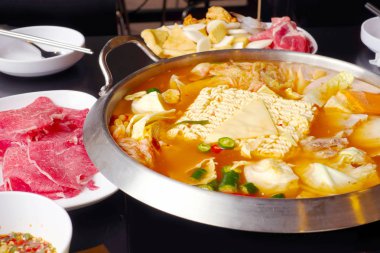 Kore güveç, görünümü kadar yakın