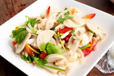 Tayland lezzetli karışık salata