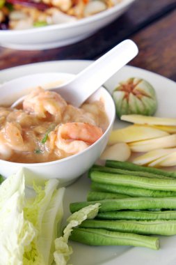 Karides ile sebze Tayland yapıştırın