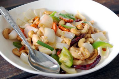 Fried chicken kaju fıstığı ve Tayland ile.