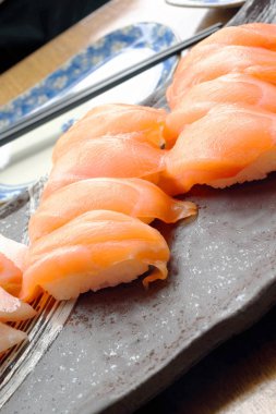 Somon, geleneksel jananese gıda ile lezzetli suşi