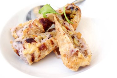 Lezzetli tatlı pasta beyaz plaka