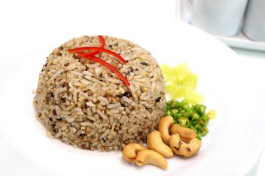 Vejetaryen Fried Rice zeytinli
