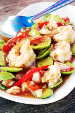 Koku fasulye ile karides, tavada kızartılmış Asya gıda