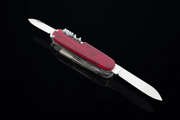 Couteau Multi Pliable Sur Fond Noir — Photo