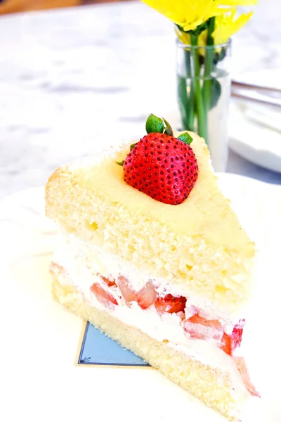 Piece Delicious Sweer Strawberry Cake — Stock Photo, Image