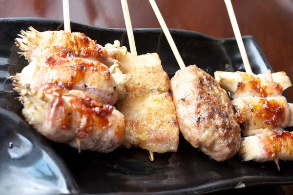 伝統的な日本食で肉のグリル — ストック写真