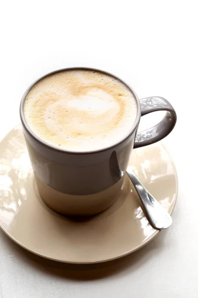 Filiżankę Gorące Latte Zbliżenie — Zdjęcie stockowe