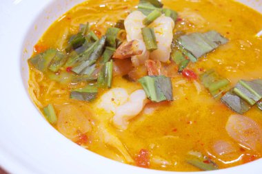 Tom Yum çorba şehriye