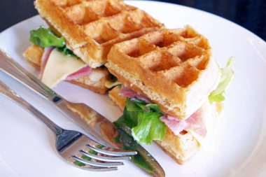 Jambon ve peynirli gözleme, yakın görünümü