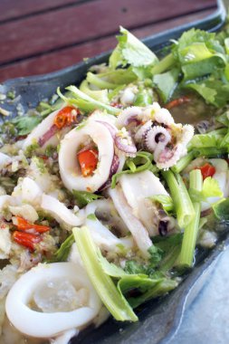 Limon Tayland mürekkep balığı buğulama