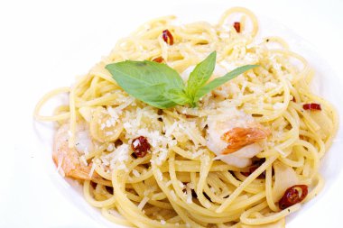 Lezzetli baharatlı spagetti, görünümü kadar yakın