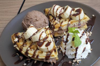 Lezzetli tatlı waffle ve dondurma